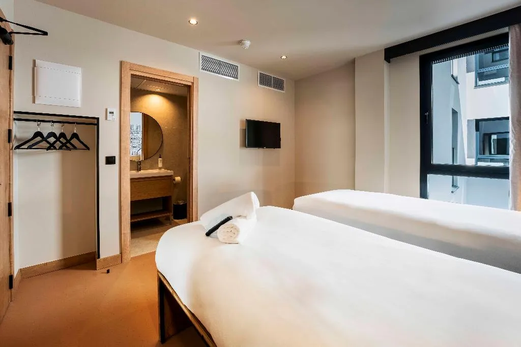 TWIN TWO BEDS Room, easyHotel Madrid Alcala, Madrid