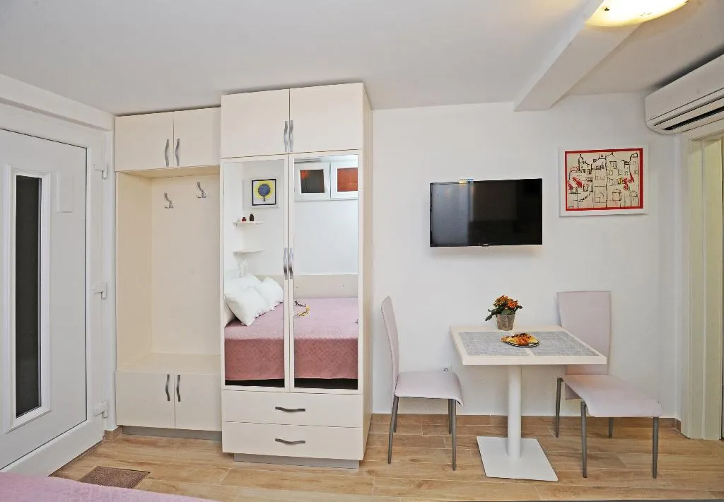 STUDIO WITH TERRACE Room, Nika Family Apartments, Dubrovnik