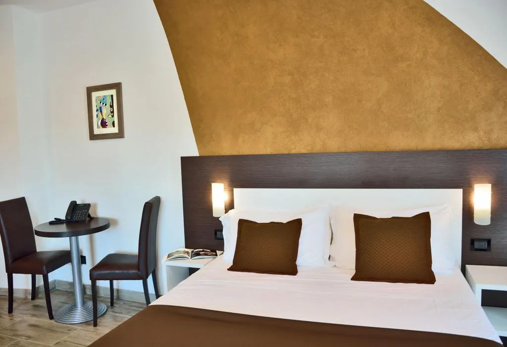 JUNIOR SUITE TWO KING BEDS Room, Luxor Florence, Florence