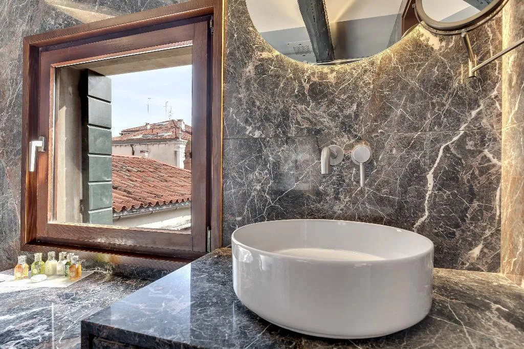 JUNIOR SUITE STANDARD Room, Dona Palace, Venice