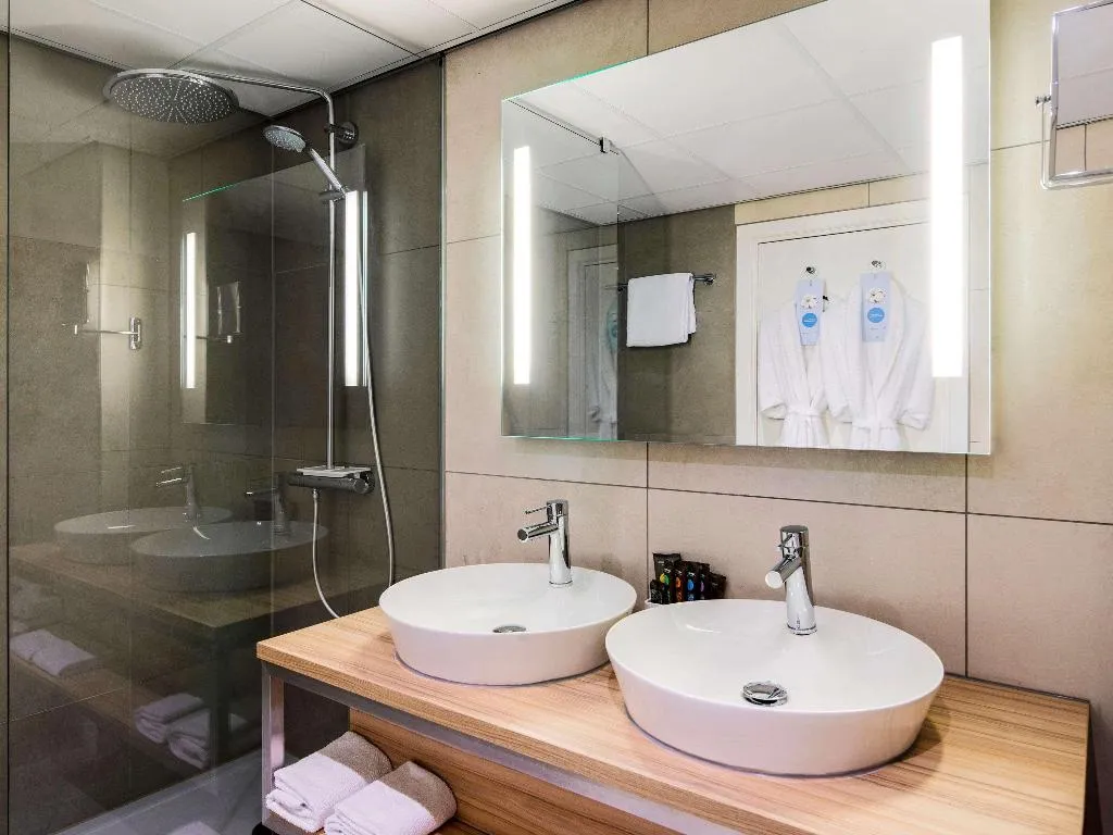 DOUBLE QUEEN SIZE BED Room, Novotel Amsterdam City, Amsterdam