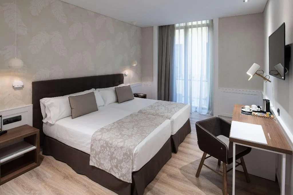 Room, Catalonia Puerta del Sol, Madrid