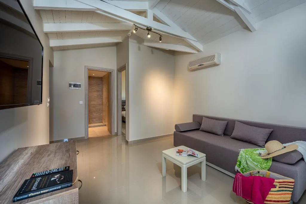 Room, Papillon, Zante