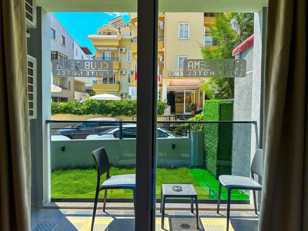 Room, Sema, Dalaman