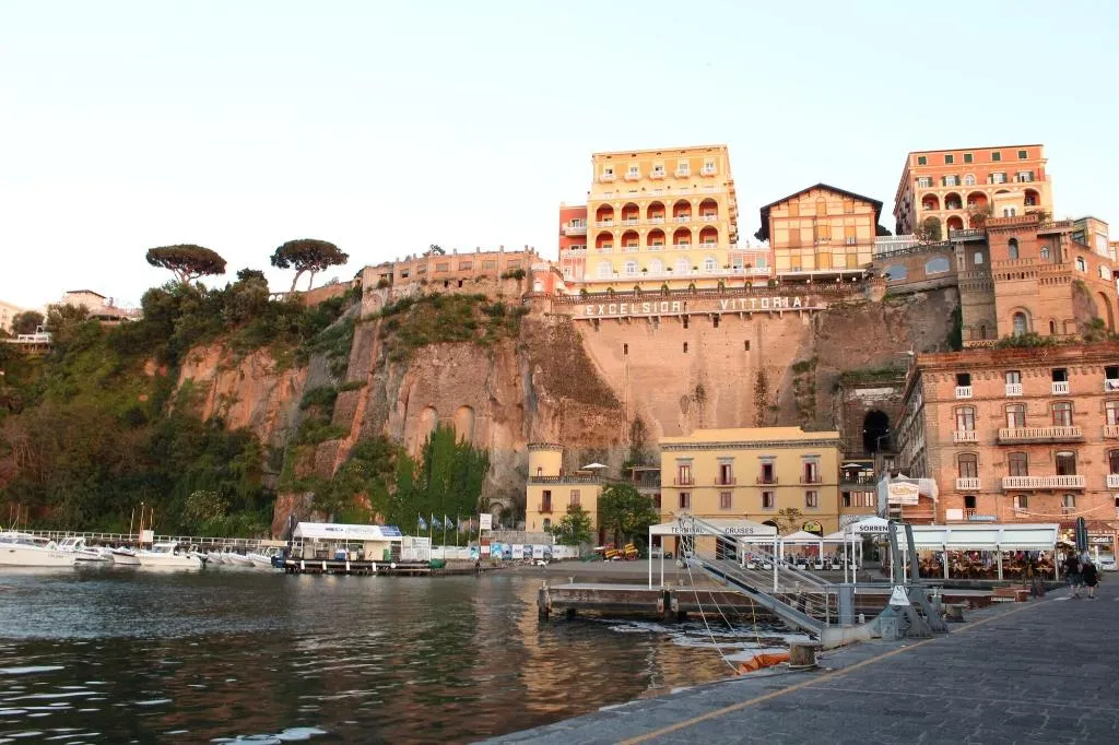Sports and Entertainment, Surriento Suites, Naples