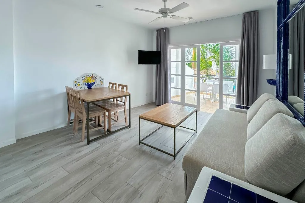 Room, Parque del Sol, Tenerife