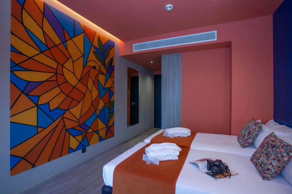 TRIPLE WITH BALCONY Room, Casual Kubic Athens, Athens