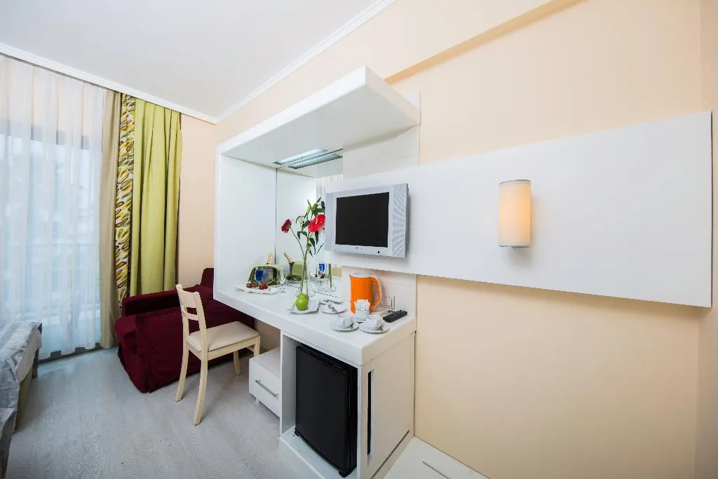 DOUBLE SINGLE USE GARDEN VIEW Room, Armir Resort Hotel, Antalya