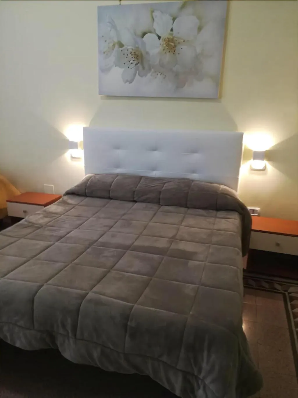 Room, Come D'Incanto a Napoli, Naples