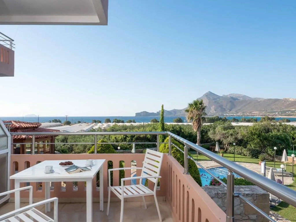 Room, Petritos Rooms And Studios, Crete