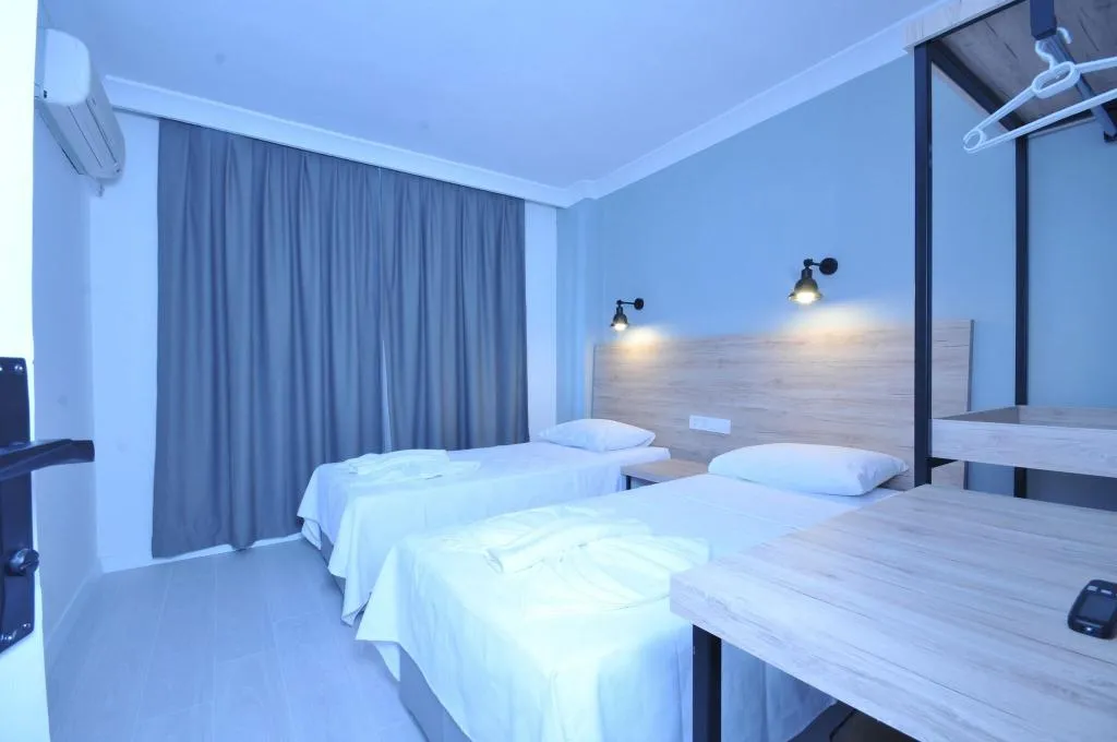 Room, Sema, Dalaman