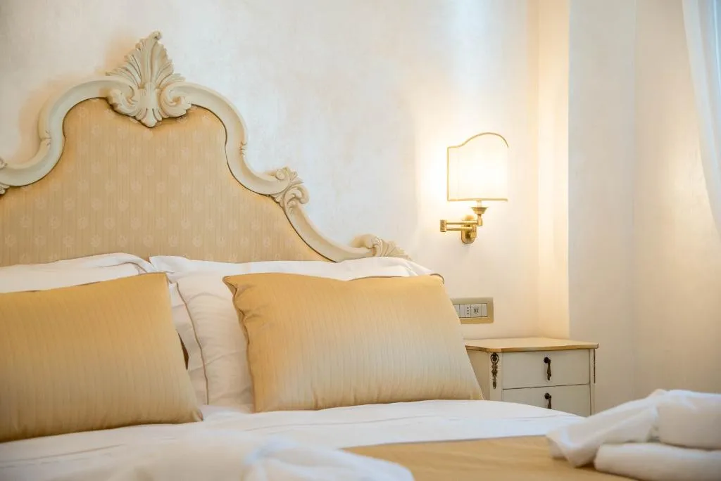 DOUBLE SUPERIOR SEA VIEW Room, B&B Palazzo Montesanto, Naples