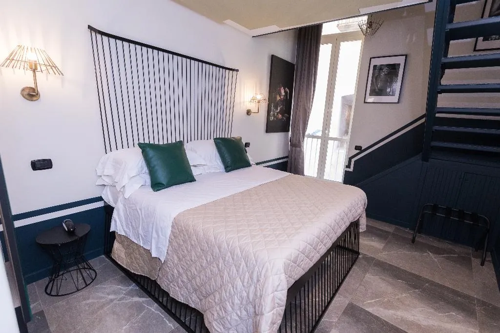 APARTMENT SUPERIOR Room, Il salotto della regina, Naples