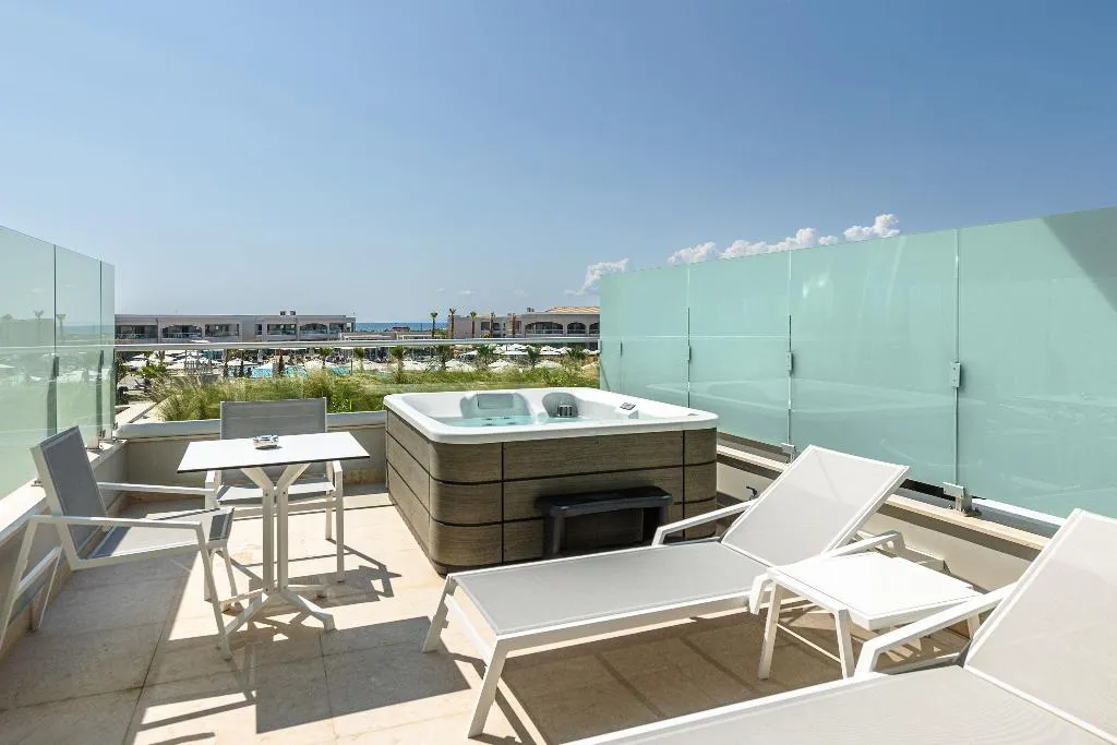 Double or Twin WITH JACUZZI Room, Blue Lagoon Queen, Halkidiki