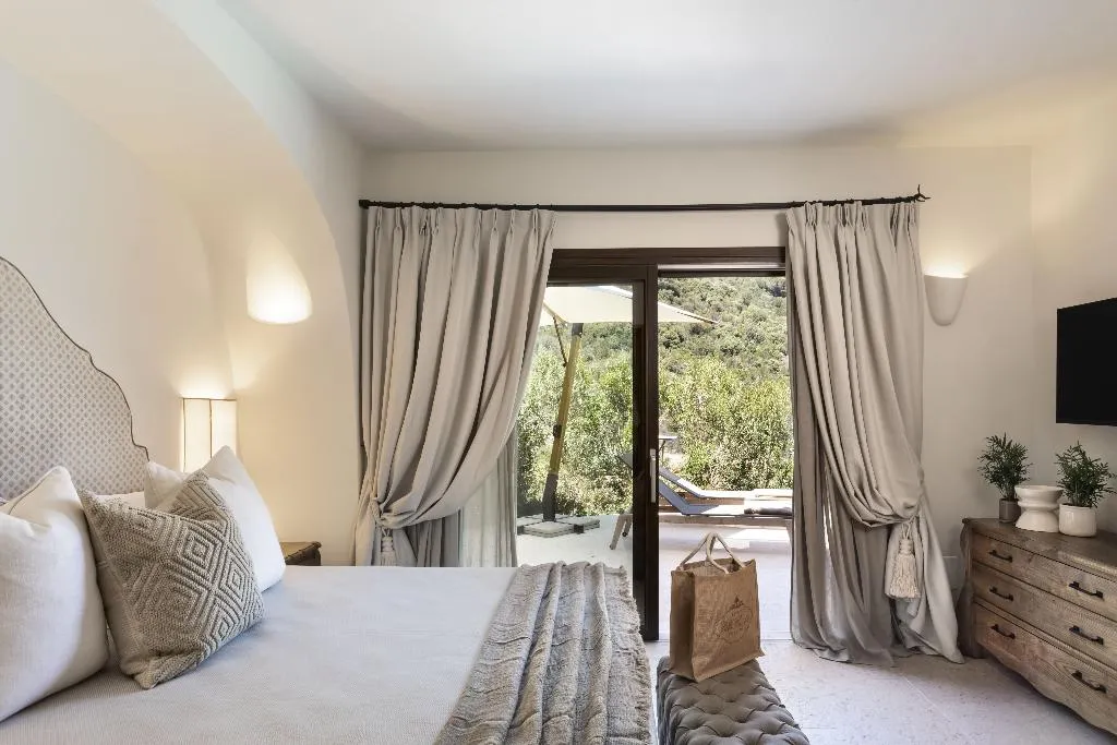 SUITE WITH PRIVATE POOL Room, Relais Villa Carola, Olbia