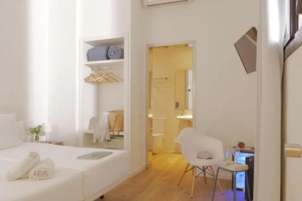 Room, Som Nit Born, Barcelona