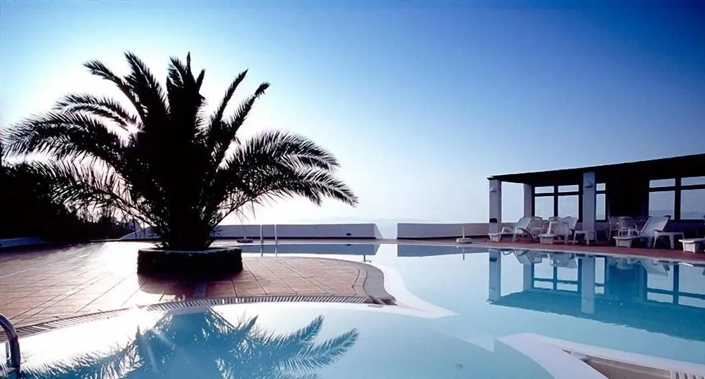 Pool, Anemomilos, Santorini