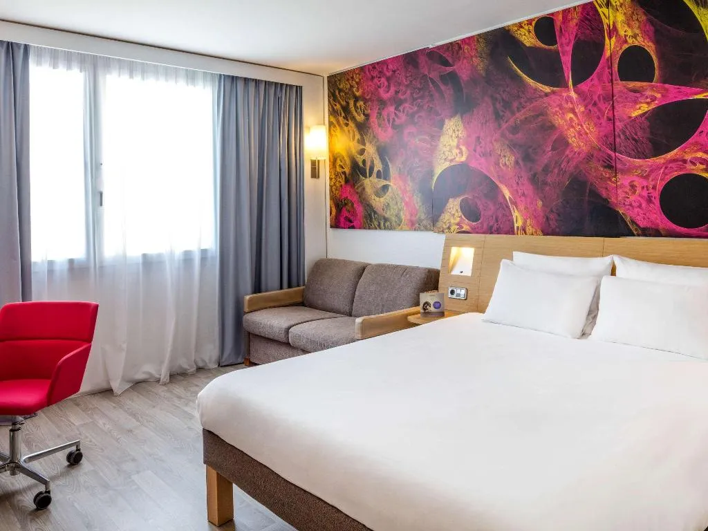 DOUBLE EXECUTIVE QUEEN BED Room, Novotel Barcelona Cornella, Barcelona