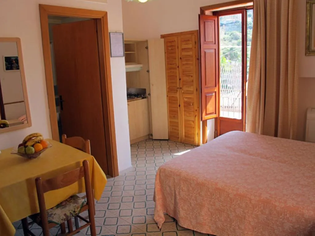 STUDIO SEA VIEW Room, Residence Villa Marinù, Naples