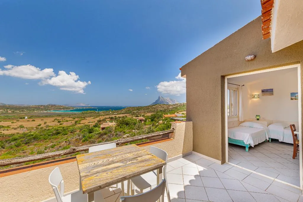 APARTMENT SEA VIEW CAPACITY 4 Room, Lu Nibareddu Aparthotel, Olbia