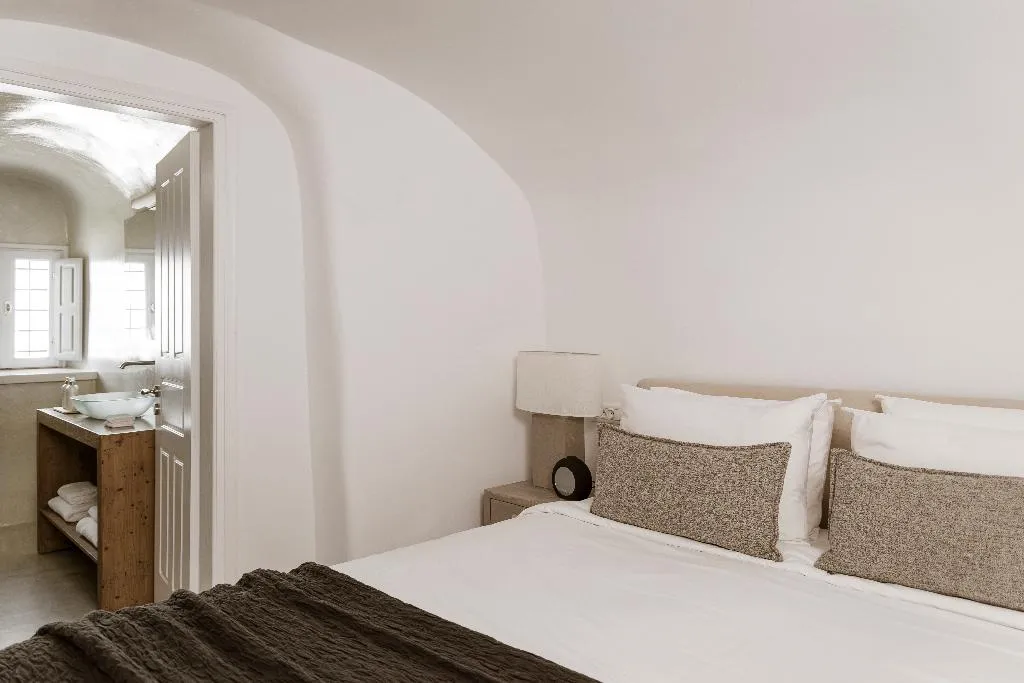 SUITE WITH PRIVATE POOL Room, Aqua Luxury Suites, Santorini