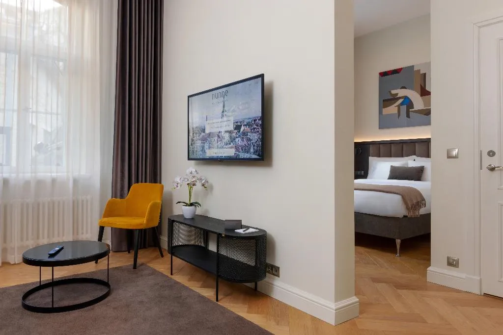 JUNIOR SUITE DELUXE Room, Nunne Boutique Hotel, Tallinn
