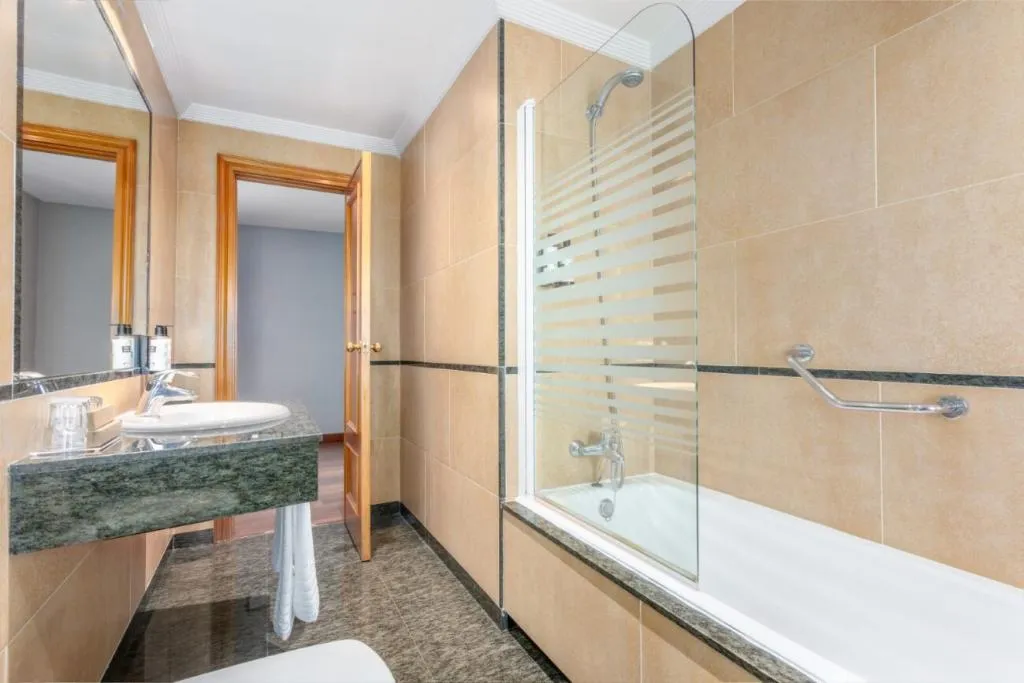 TWIN STANDARD Room, Crisol Regio, Madrid