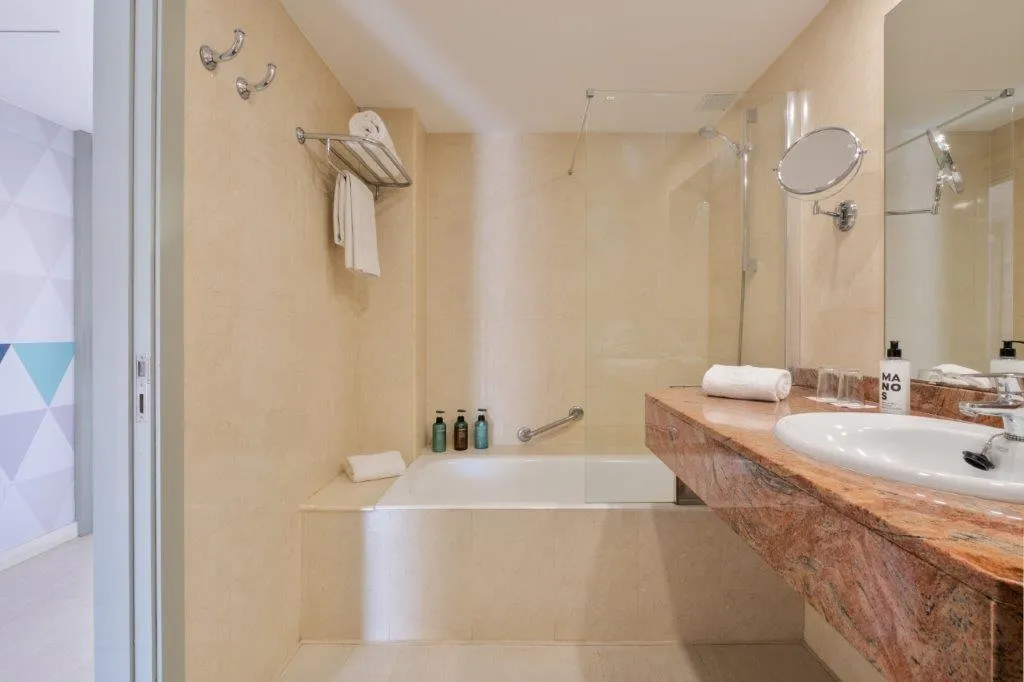 APARTMENT TWO BEDROOMS Room, Duva, Majorca
