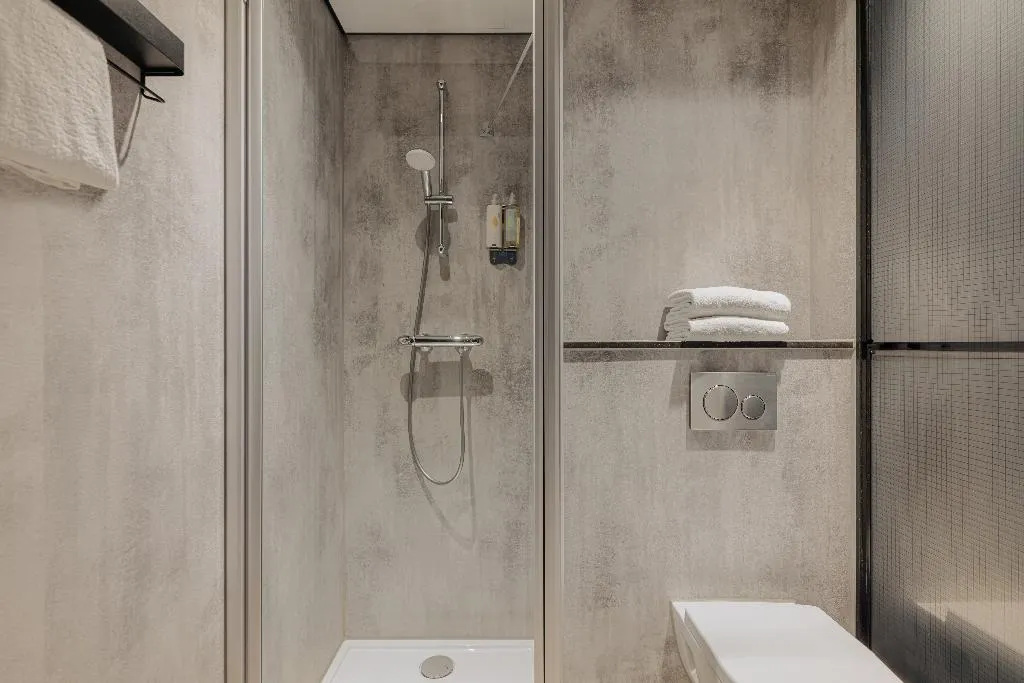 DOUBLE COMFORT Room, Leonardo Hotel Amsterdam Leidse Square, Amsterdam
