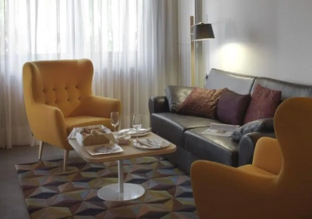 Room, Mont-Sant, Valencia