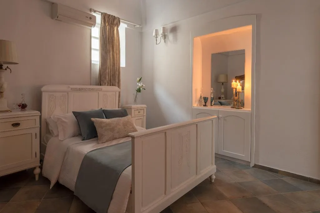 APARTMENT WITH JACUZZI Room, For All Seasons Mansion, Santorini