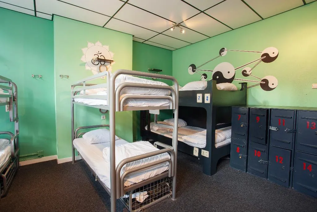 Bed in dormitory STANDARD Room, Flying Pigs Uptown Hostel Amsterdam, Amsterdam