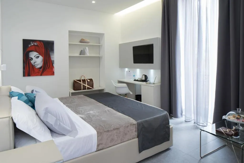 Room, Twice Naples, Naples