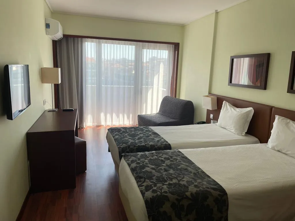 FAMILY ROOM CITY VIEW Room, Dorma Praia Golfe, Porto