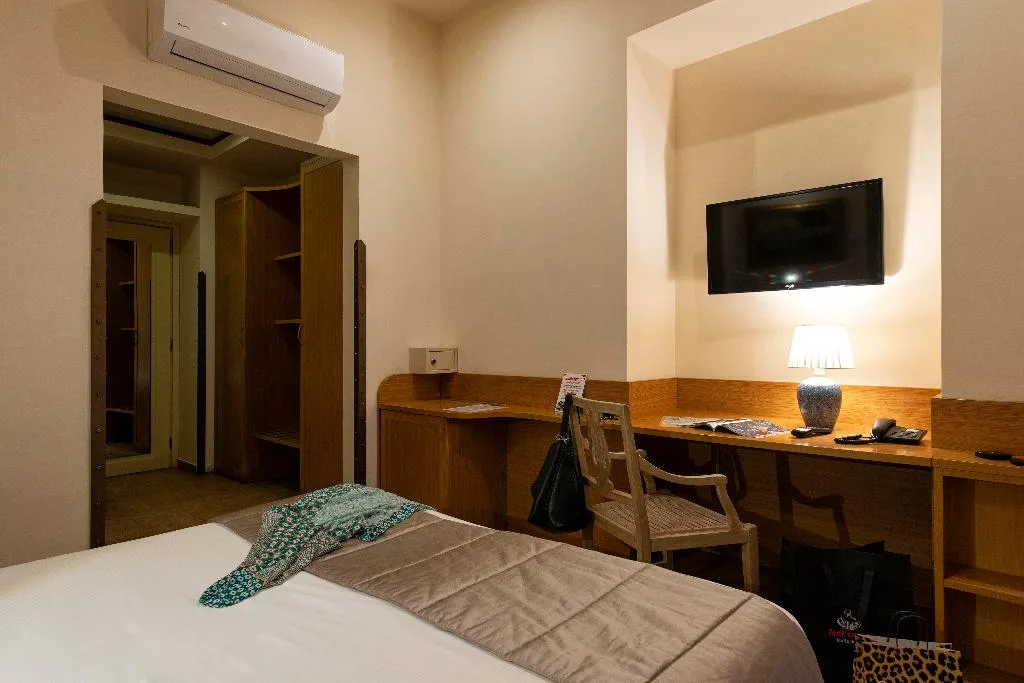DOUBLE SINGLE USE STANDARD Room, Grand Hotel Europa, Naples