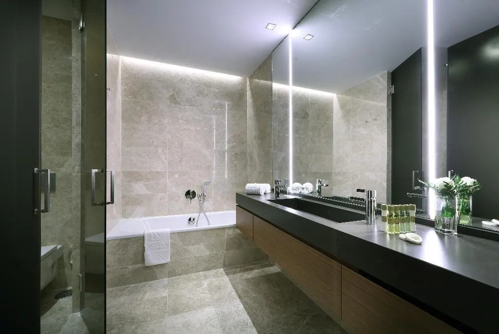 SUITE CAPACITY 3 Room, Eurostars Torre Sevilla, Seville