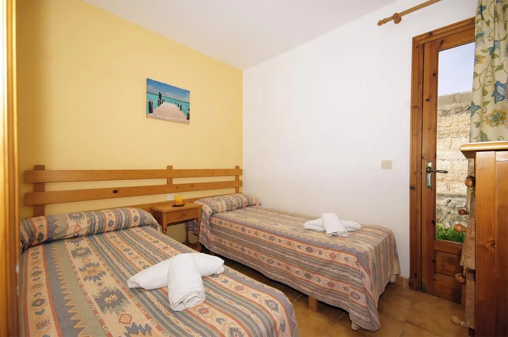 BUNGALOW TWO BEDROOMS ONE BATHROOM Room, Bungalows Ses Malves, Menorca