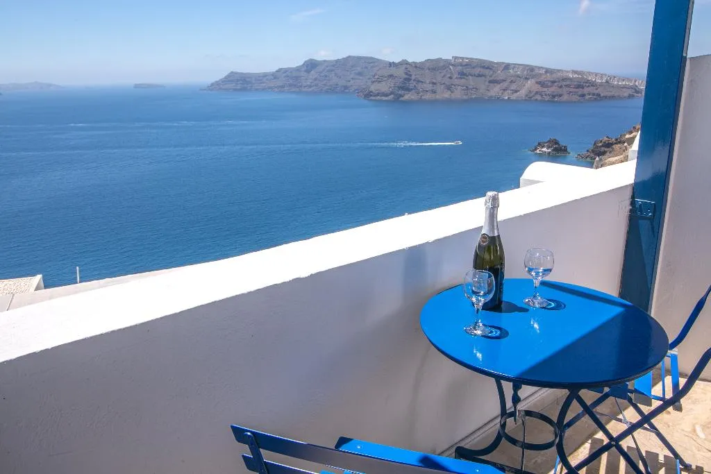 DOUBLE WITH VIEWS Room, Stelios Rooms Golden View, Santorini