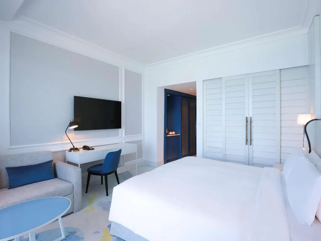 DOUBLE LUXURY SEA VIEW Room, Sofitel Dubai Jumeirah Beach, Dubai