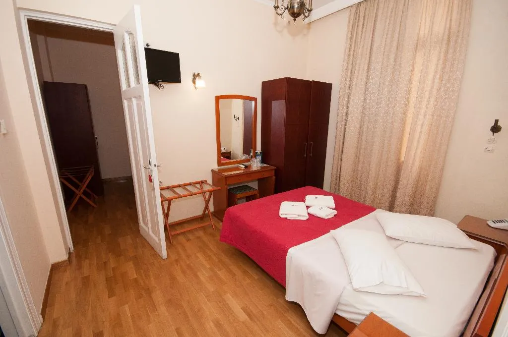QUADRUPLE STANDARD Room, Cecil hotel, Athens