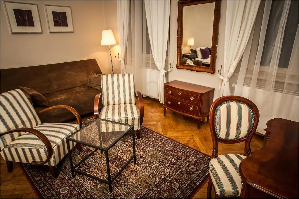 FAMILY ROOM TWO BEDROOMS Room, Gołębia 8 Residence, Krakow