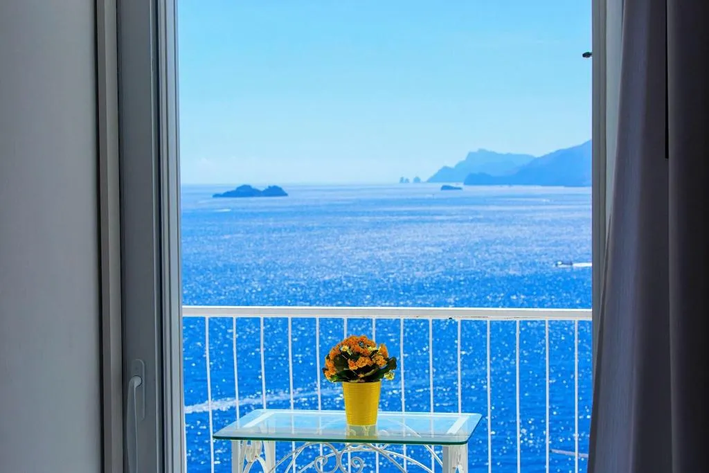 Room, Smeraldo, Naples