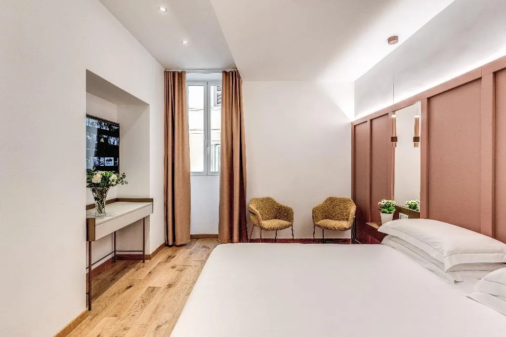 QUADRUPLE PREMIUM Room, Relais Trevi 95 Boutique Hotel, Rome