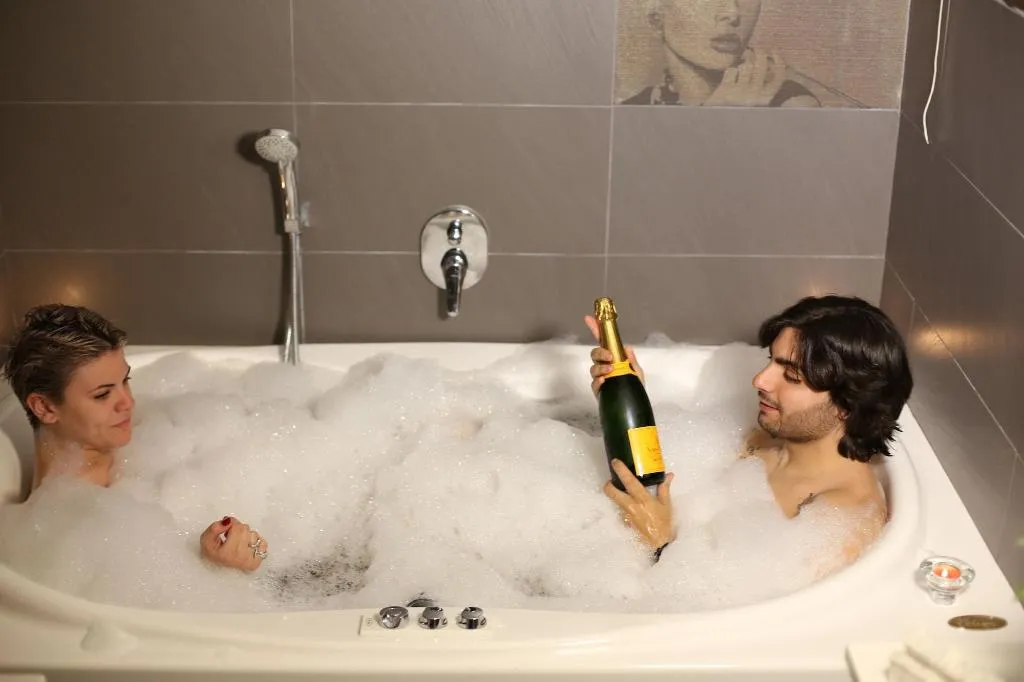 Room, Barbarella, Naples