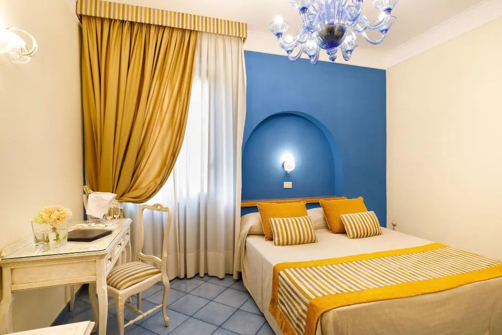 Room, Zi' Teresa, Naples