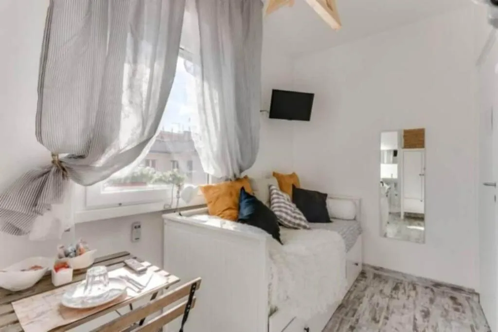 SINGLE STANDARD Room, Letto E Latte, Naples