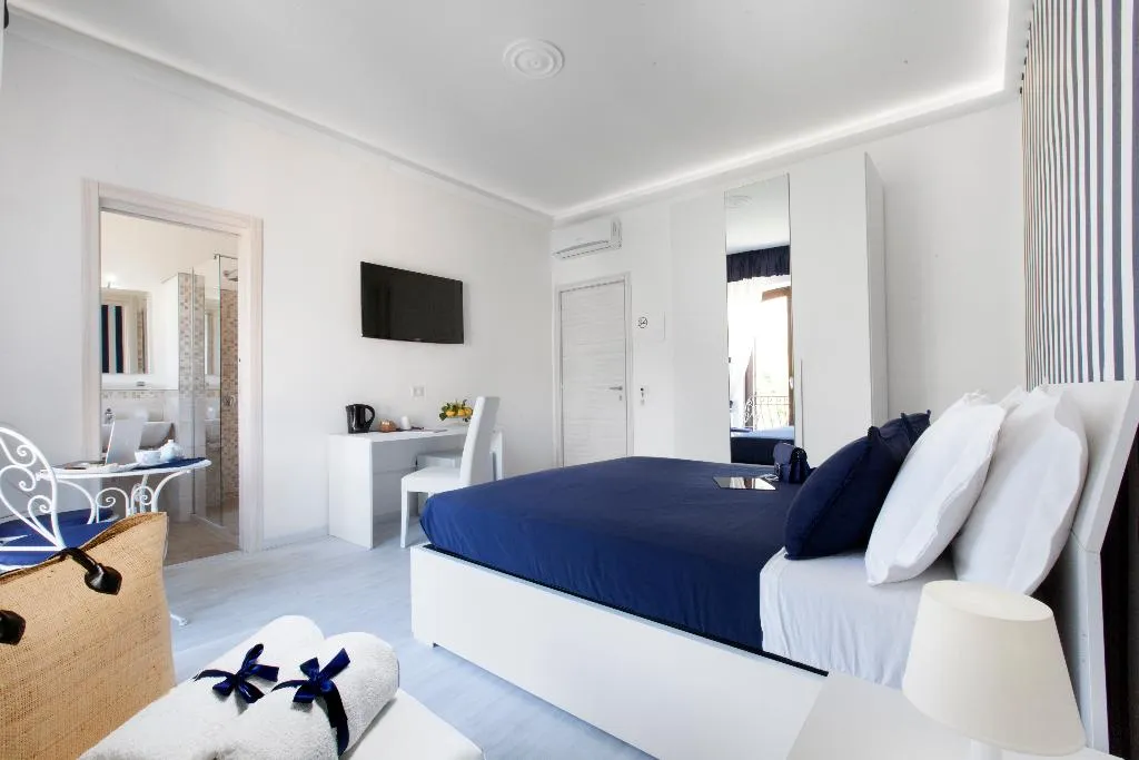 Room, Villa Iolanda, Naples