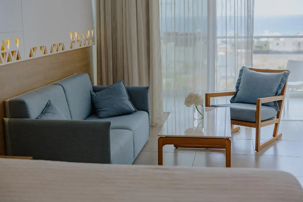 JUNIOR SUITE STANDARD Room, Tasia Maris Seasons, Cyprus