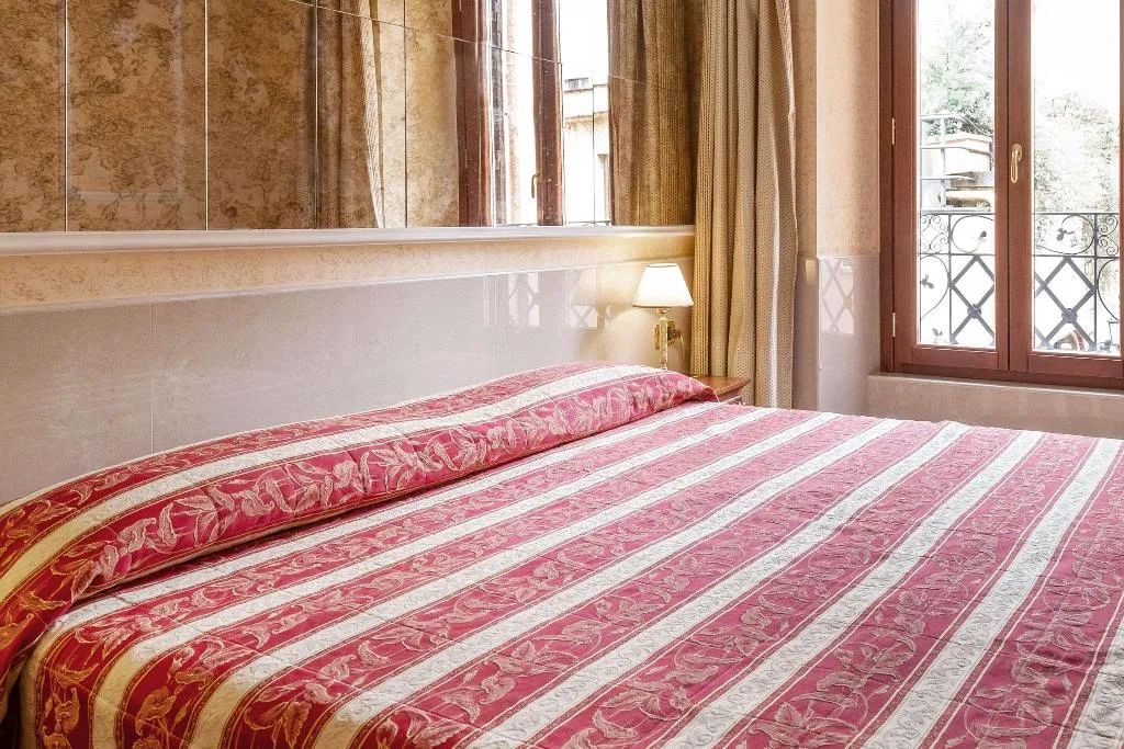 DOUBLE WITH DOUBLE BED Room, Comfort Hotel Bolivar, Rome
