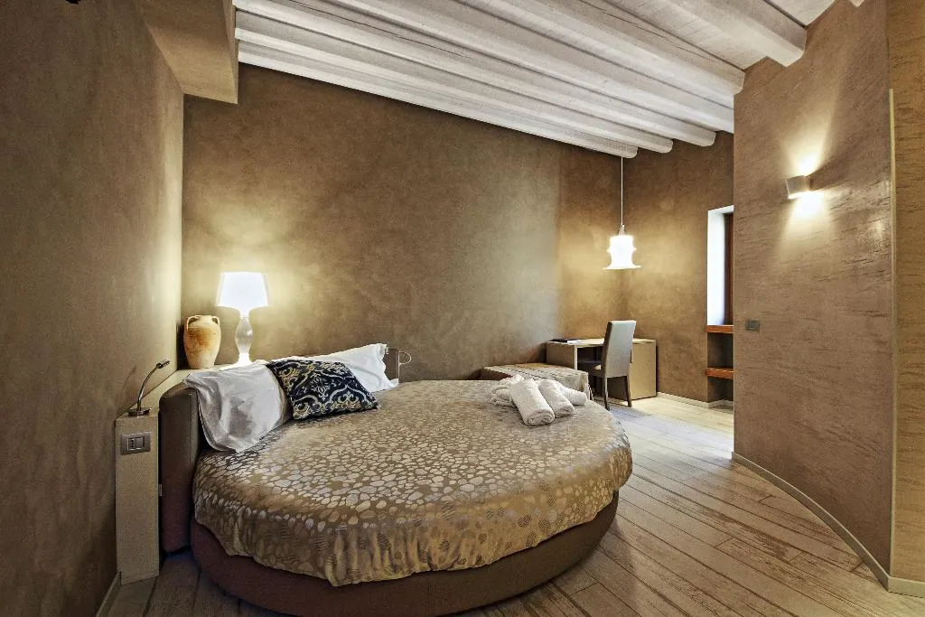 DOUBLE STANDARD Room, Notti O'Tunn, Palermo